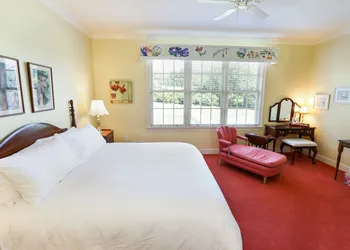 Oakmont Inn hotel thumbnail 8