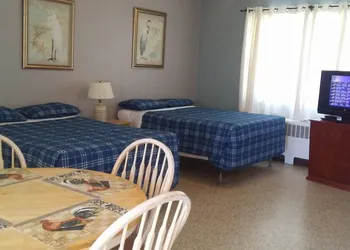 Ocean Crest Motel hotel thumbnail 3