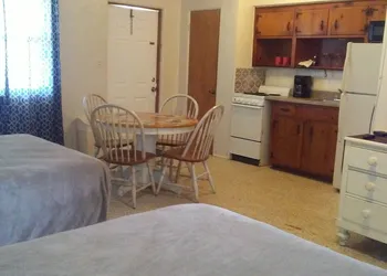Ocean Crest Motel hotel thumbnail 4