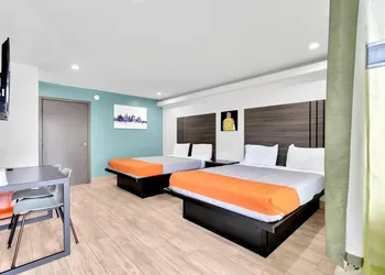 Exclusivo Inn & Suites hotel thumbnail 7