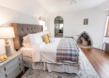 Hummingbird Estate Wine & Suites hotel thumbnail 2