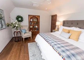 Hummingbird Estate Wine & Suites hotel thumbnail 4