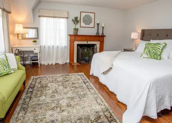 Hummingbird Estate Wine & Suites hotel thumbnail 7