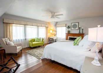 Hummingbird Estate Wine & Suites hotel thumbnail 8