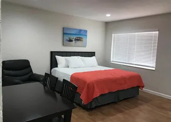 Pompano Breeze hotel thumbnail 7