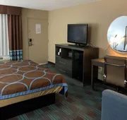 Super 8 by Wyndham Newport News hotel detail image 4