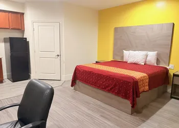 Americas Best Value Inn & Suites Houston Veterans Memorial hotel thumbnail 5