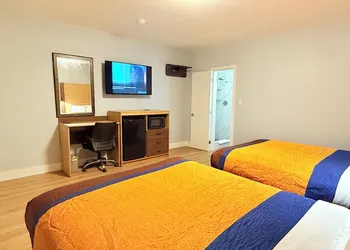 Double N Motel hotel thumbnail 5