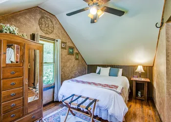 Butterfly Hollow B&B hotel thumbnail 6