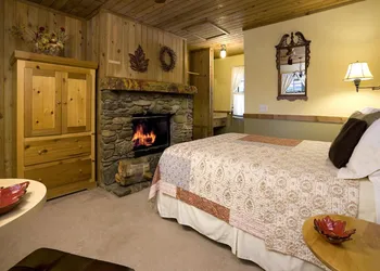 Idyllwild Inn hotel thumbnail 2