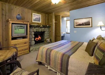 Idyllwild Inn hotel thumbnail 7