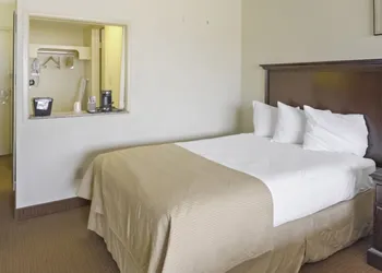 Economy Hotel Plus Wichita hotel thumbnail 8