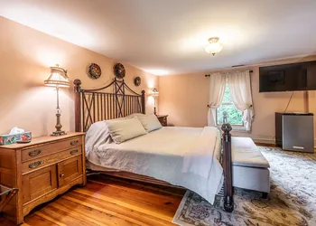 Bliss Point Farm and B&B hotel thumbnail 7