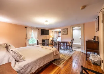 Bliss Point Farm and B&B hotel thumbnail 8
