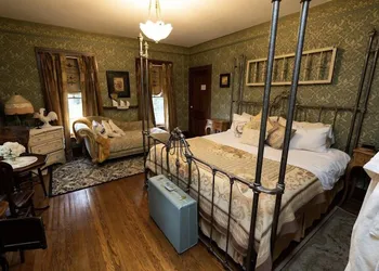 Iron Amethyst Inn Boutique Hotel hotel thumbnail 5