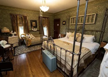 Iron Amethyst Inn Boutique Hotel hotel thumbnail 5
