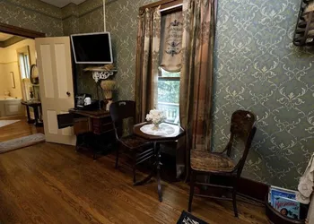 Iron Amethyst Inn Boutique Hotel hotel thumbnail 6