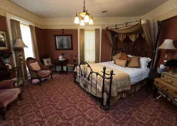 Iron Amethyst Inn Boutique Hotel hotel thumbnail 7