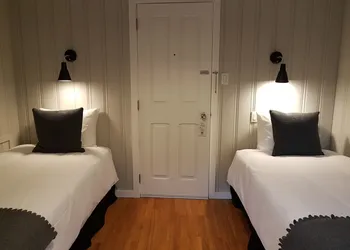Hotel Far Hills hotel thumbnail 5