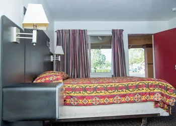 Travelers Rest Motel hotel thumbnail 2