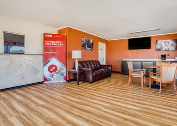OYO Hotel Waco University Area/ I-35 hotel thumbnail 3