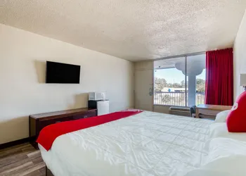 OYO Hotel Waco University Area/ I-35 hotel thumbnail 7