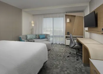 Courtyard by Marriott Portland East hotel thumbnail 6