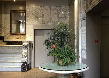 Washington Plaza Apartments hotel thumbnail 2