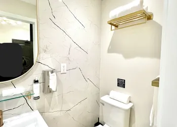 Toronto Rooms and Suites hotel thumbnail 6