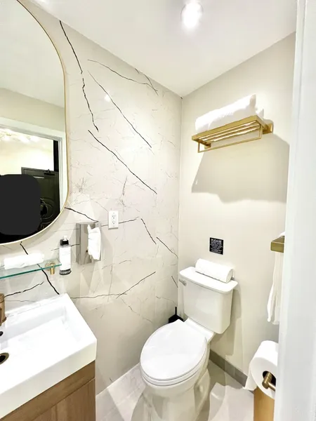 Toronto Rooms and Suites hotel detail image 6