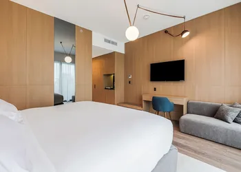 The March Hotel hotel thumbnail 8