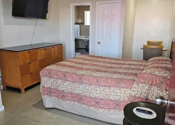 Branding Iron Motel hotel thumbnail 4