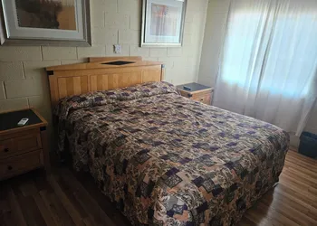 Branding Iron Motel hotel thumbnail 6