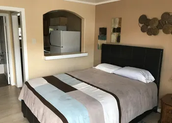 Economy Guest Village and Apartments hotel thumbnail 2