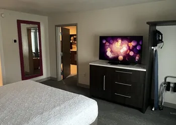 Home2 Suites by Hilton Hinesville hotel thumbnail 4