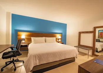 Holiday Inn Express Merida Centro by IHG hotel thumbnail 7