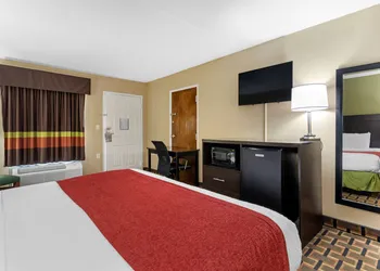 SureStay Hotel by Best Western Lenoir City hotel thumbnail 8