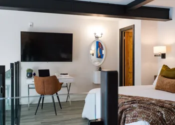 48 King West Boutique Hotel hotel thumbnail 5