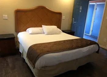 Capri Motel hotel thumbnail 6