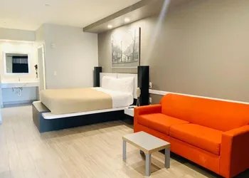 Crystal Inn hotel thumbnail 5