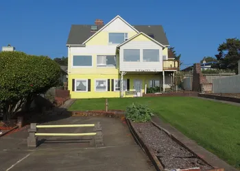 Breyhouse B&B Inn hotel thumbnail 7