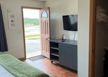 Munising Motel hotel thumbnail 6