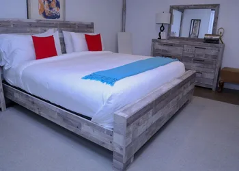 Harpoon House hotel thumbnail 3