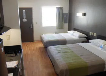 Studio 6 Yukon, OK hotel thumbnail 7