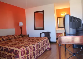LoneStar Inn & Suites hotel thumbnail 4