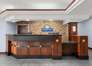 Days Inn by Wyndham Dodge City hotel thumbnail 2