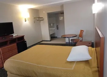 Peachtree Inn & suites hotel thumbnail 3