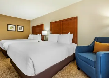 Comfort Inn & Suites hotel thumbnail 8