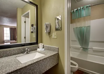 Key West Inn Wetumpka hotel thumbnail 6