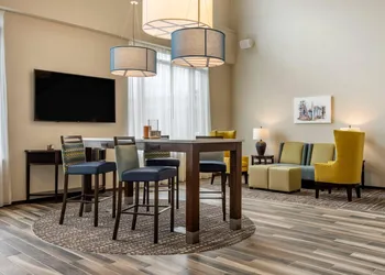 Comfort Inn & Suites Pittsburgh-Northshore hotel thumbnail 4